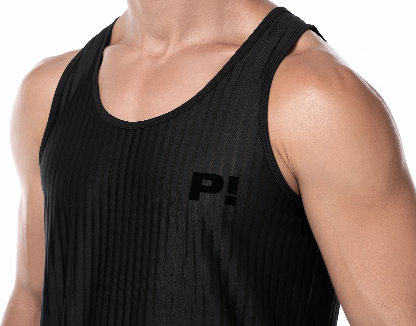 PUMP-WHISPER-BLACK-TANK-TOP-4.webp