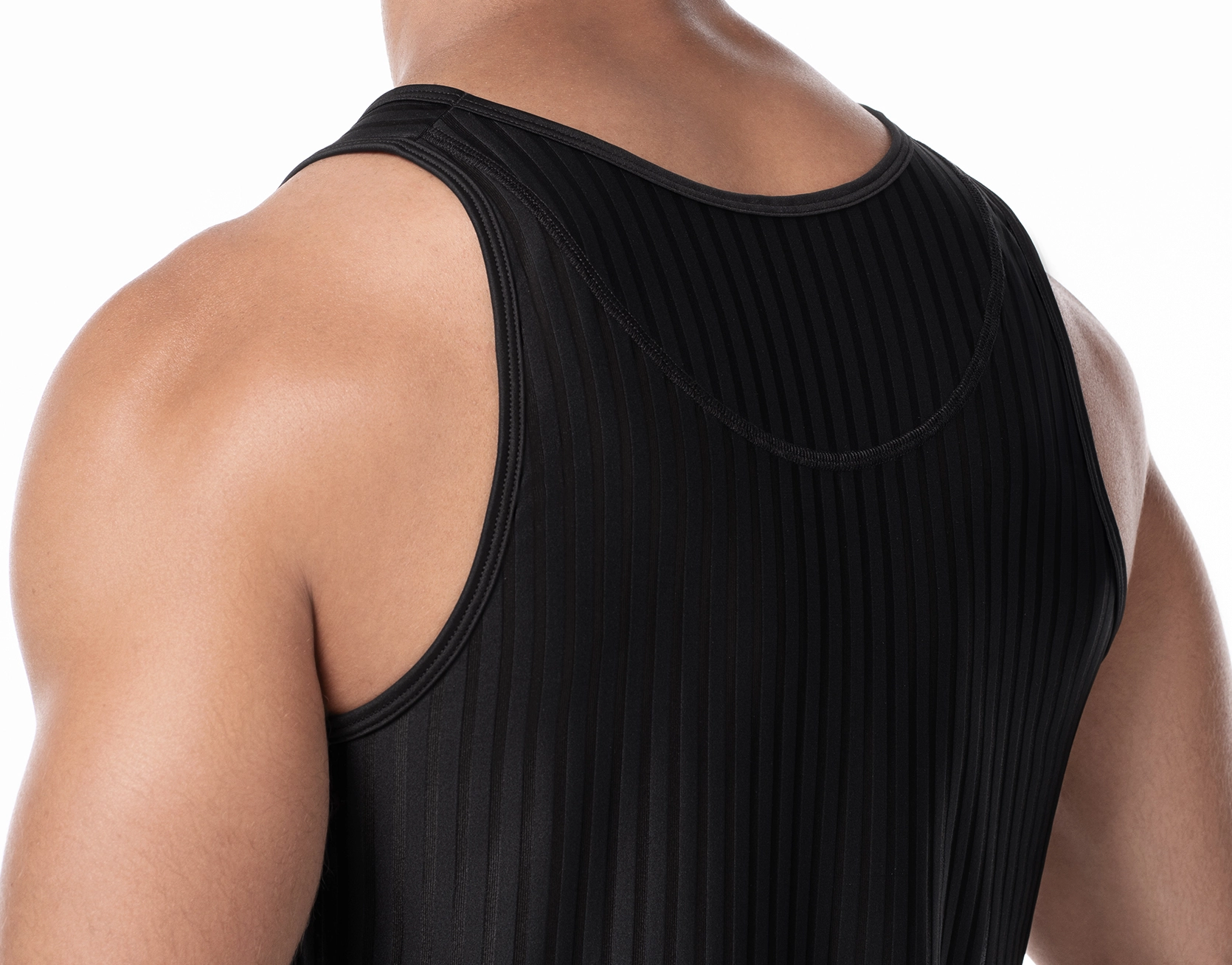 PUMP-WHISPER-BLACK-TANK-TOP-6.webp